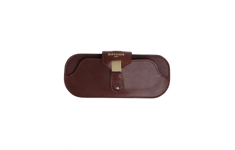 Diffuser Tokyo - Oil Leather Smart Eyewear Case - Dark Brown & Red