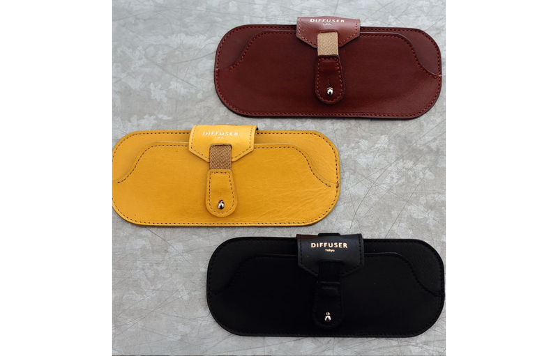 Diffuser Tokyo - Oil Leather Smart Eyewear Case - Dark Brown & Red